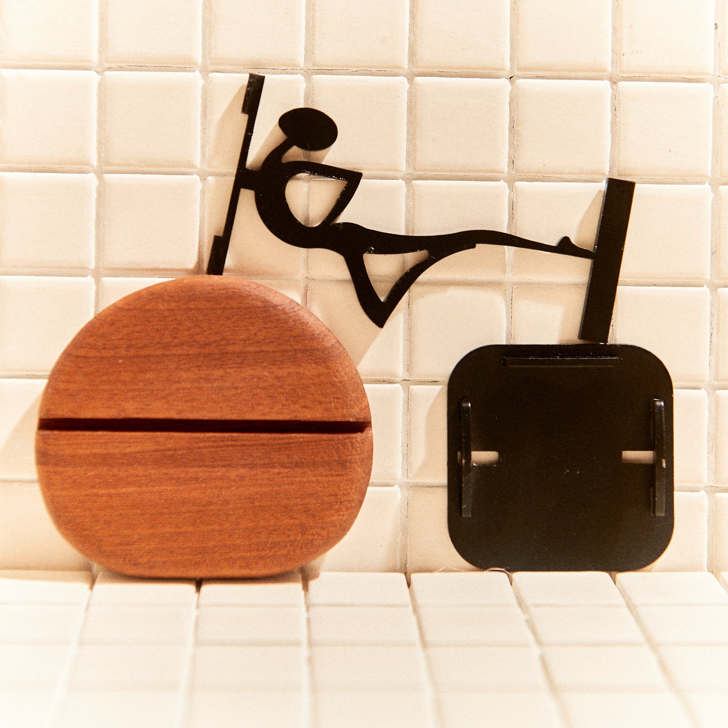 Alien-inspired tealight holder symbolizing curiosity and wonder.