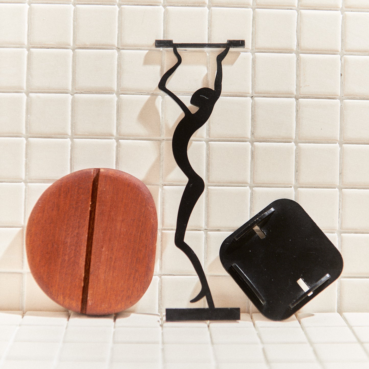 Lit tealight candle in black metal alien figurine reaching for the sky – warm and modern home meditation accent by Zeugman.